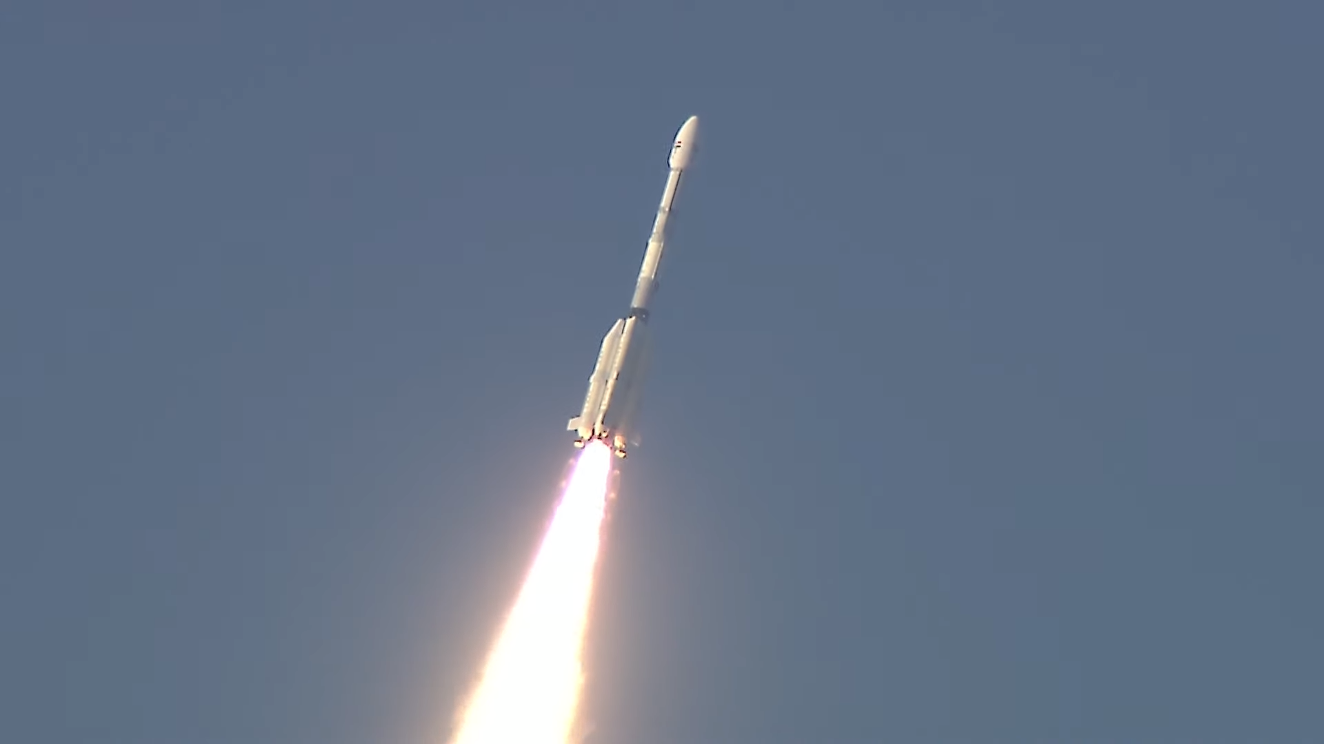 航天图片资料 · An Indian Space Research Organisation GLSV-F14 rocket launches the powerful INSAT-3DS weather satellite to orbit from Satish Dhawan Space Centre on Sriharikota, India on Feb. 17, 2024 local time.
