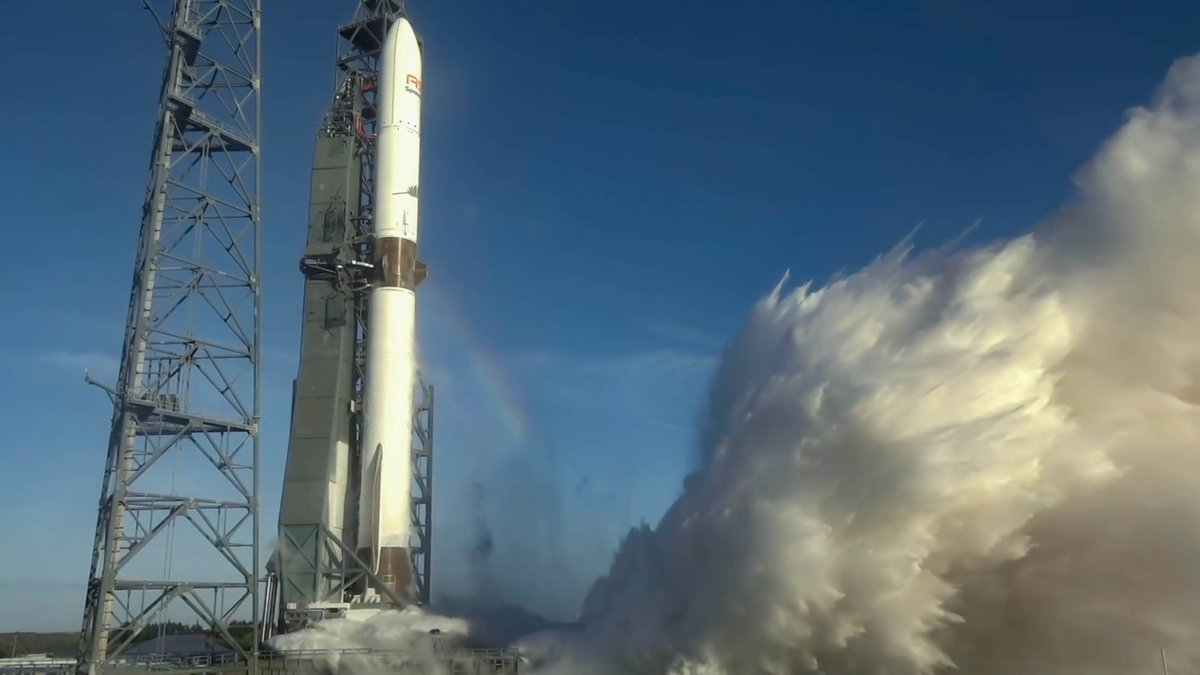 航天图片资料 · a large white rocket conducts an engine test on the pad beneath a blue sky