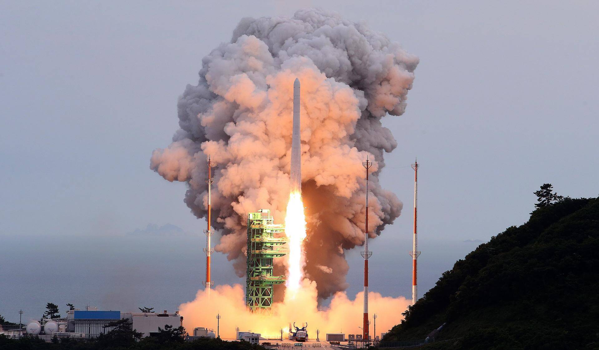 航天图片资料 · Nuri liftoff from LC-2 (NEXTSat-2 & SNIPE)