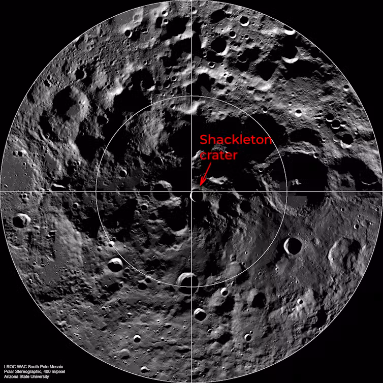 航天图片资料 · A circle view of a grey pockmarked surface showing the Shackleton crater next to the centre.