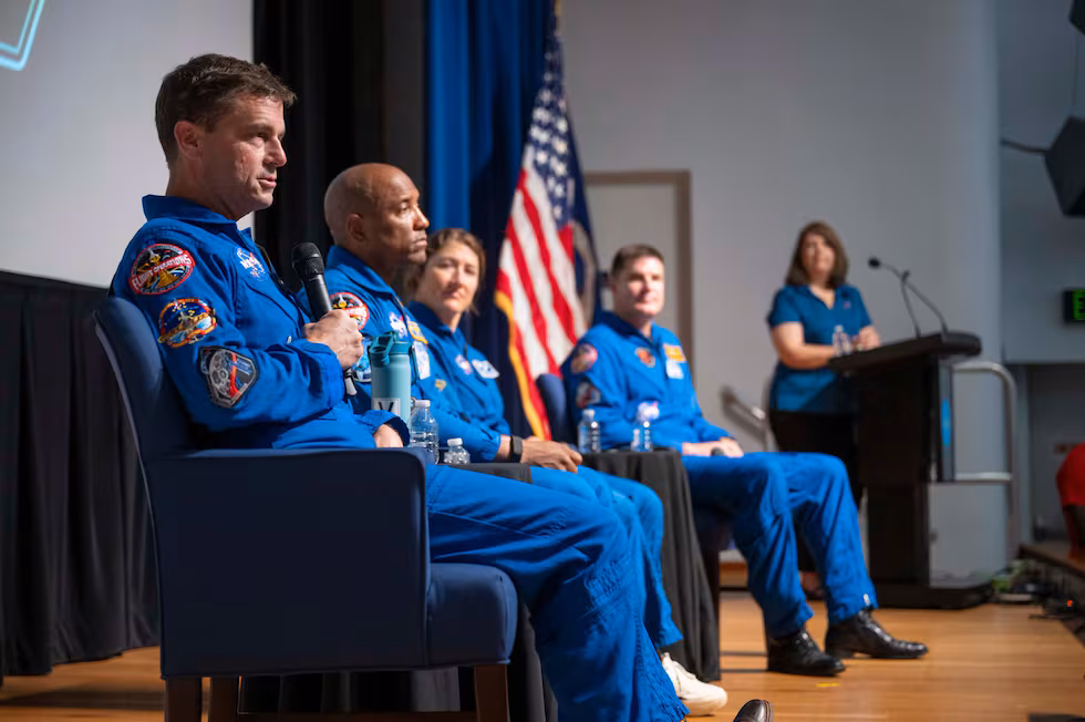 航天图片资料 · NASA astronauts Reid Wiseman, Victor Glover, Christina Koch and Canadian Space Agency...