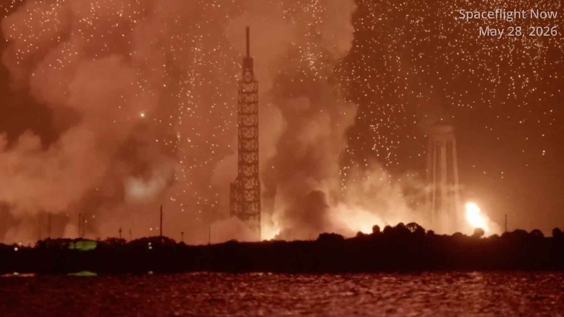 航天图片资料 · long-distance photo of a fireball and large smoke cloud over a launch pad at night