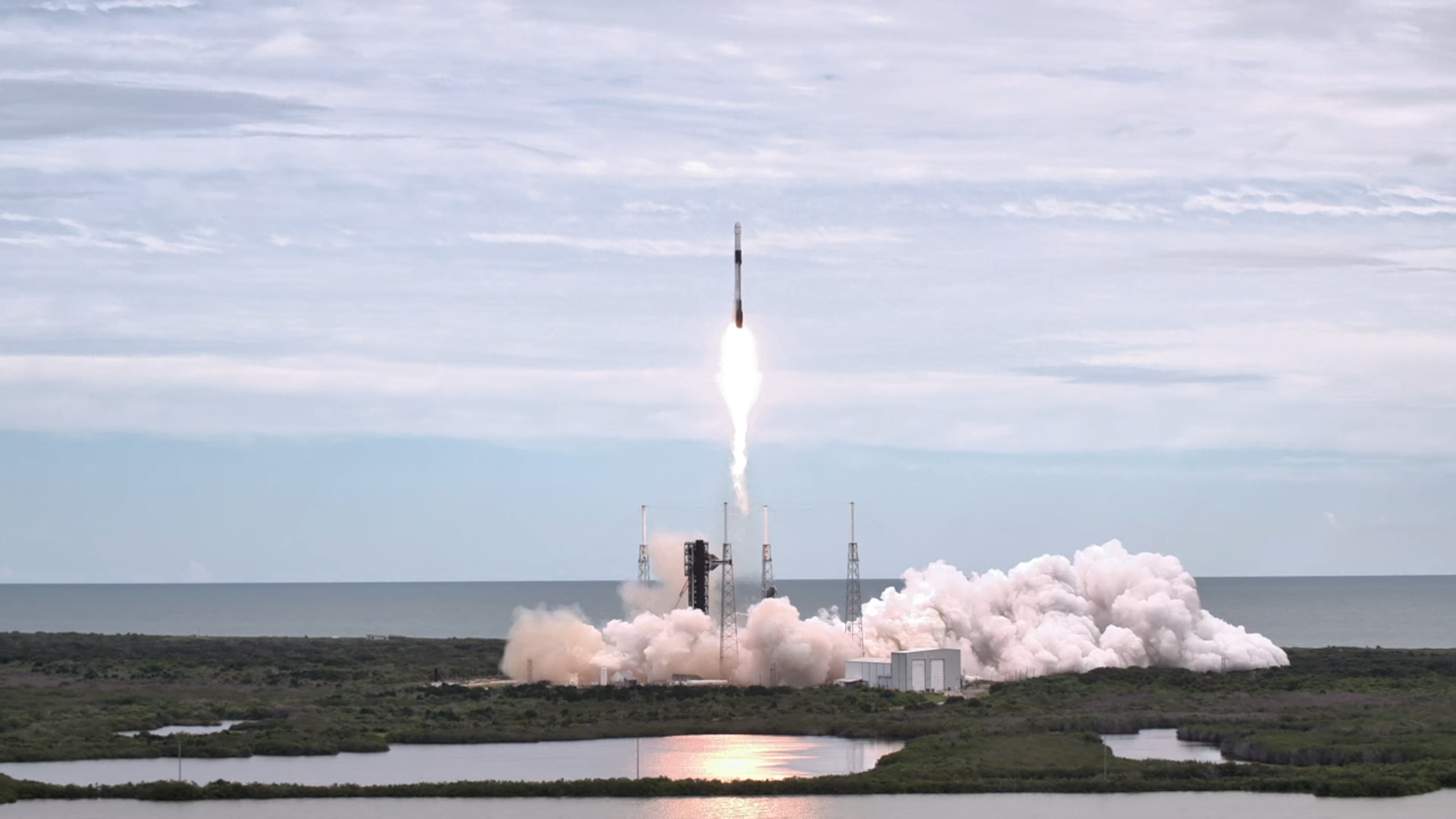 航天图片资料 · A SpaceX Falcon 9 rocket with a Dragon spacecraft atop carrying NASA astronauts Jessica Watkins and Luke Delaney, CSA (Canadian Space Agency) astronaut Joshua Kutryk, and Roscosmos cosmonaut Sergey Teteryatnikov lifts off at 11:10 a.m. EDT Thursday, Oct. 1, 2026, from Space Launch Complex 40 at Cape Canaveral Space Force Station in Florida to the International Space Station.