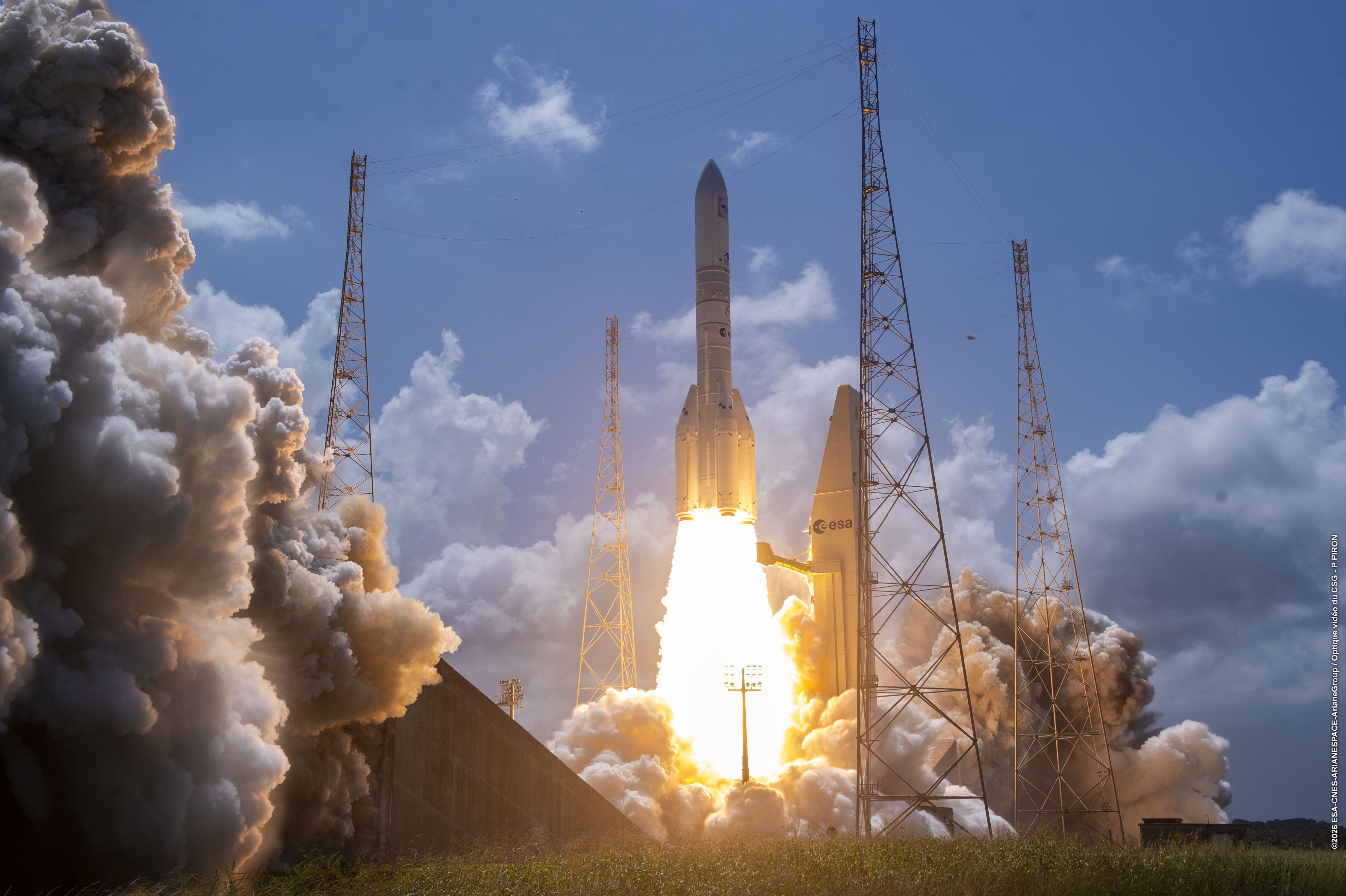 航天图片资料 · Ariane 64 liftoff (LE-01)