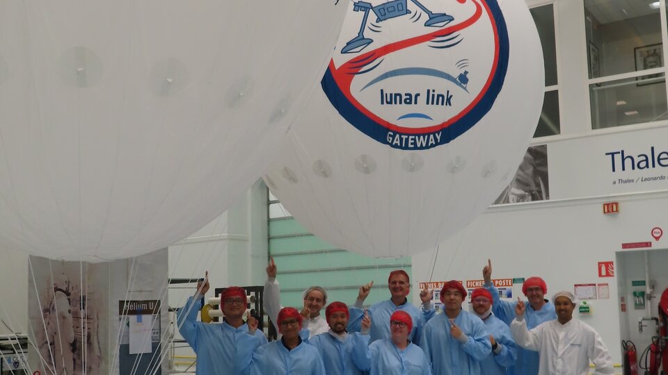 航天图片资料 · Engineers from the Lunar Link team and NASA's Johnson Space Center at Thales Alenia Space in Cannes, France.