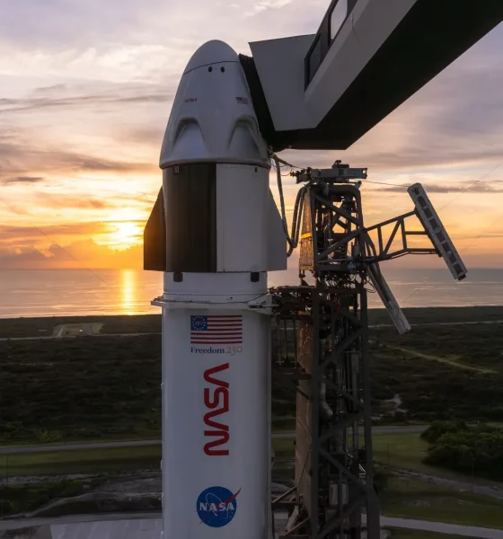 航天图片资料 · Crew Dragon sits atop Falcon 9 at sunrise on Cape Canaveral's pad 40, less than a day before four astronauts are set to launch to the ISS. (Credit: SpaceX)