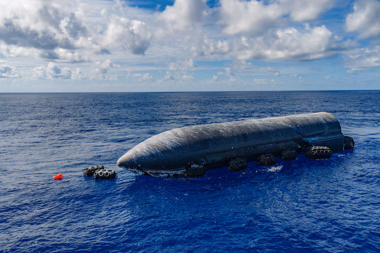 航天图片资料 · Starship is seen floating in the Indian Ocean after Flight 13. (Photo: SpaceX)