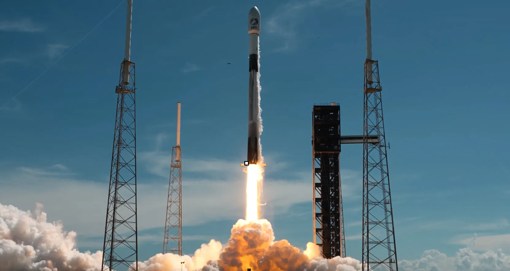 航天图片资料 · spacexlaunch091326 A SpaceX Falcon 9 launches on the mPOWER-F mission with three communication satellites for Luxembourg-based SES from Cape Canaveral Space Force Station’s Space Launch Complex 40 on Sunday, Sept. 13, 2026. (Courtesy/SpaceX)