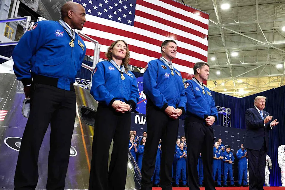 航天图片资料 · President Donald Trump awards Artemis II crew members Victor Glover, Christina Koch, Jeremy Hansen and Reid Wiseman with the Congressional Space Medal of Honor on Aug. 28Credit: Win McNamee/Getty