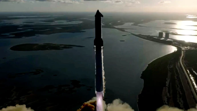 航天图片资料 · Starship Super Heavy launches on the 11th launch. (Photo: SpaceX) Starship Super Heavy 11th launch live