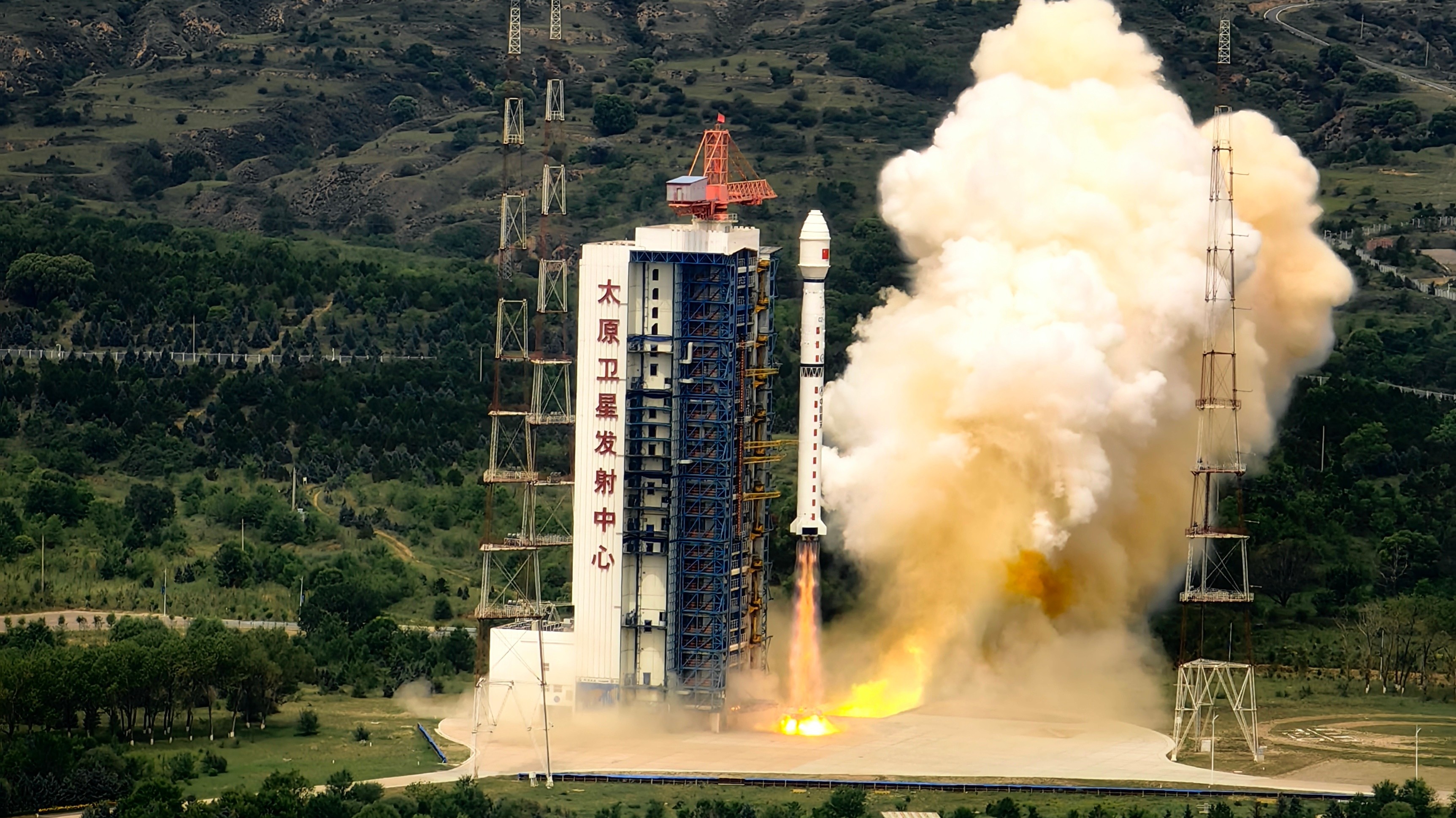 航天图片资料 · CZ-4B liftoff from LC-9 (Gaofen-11-05)