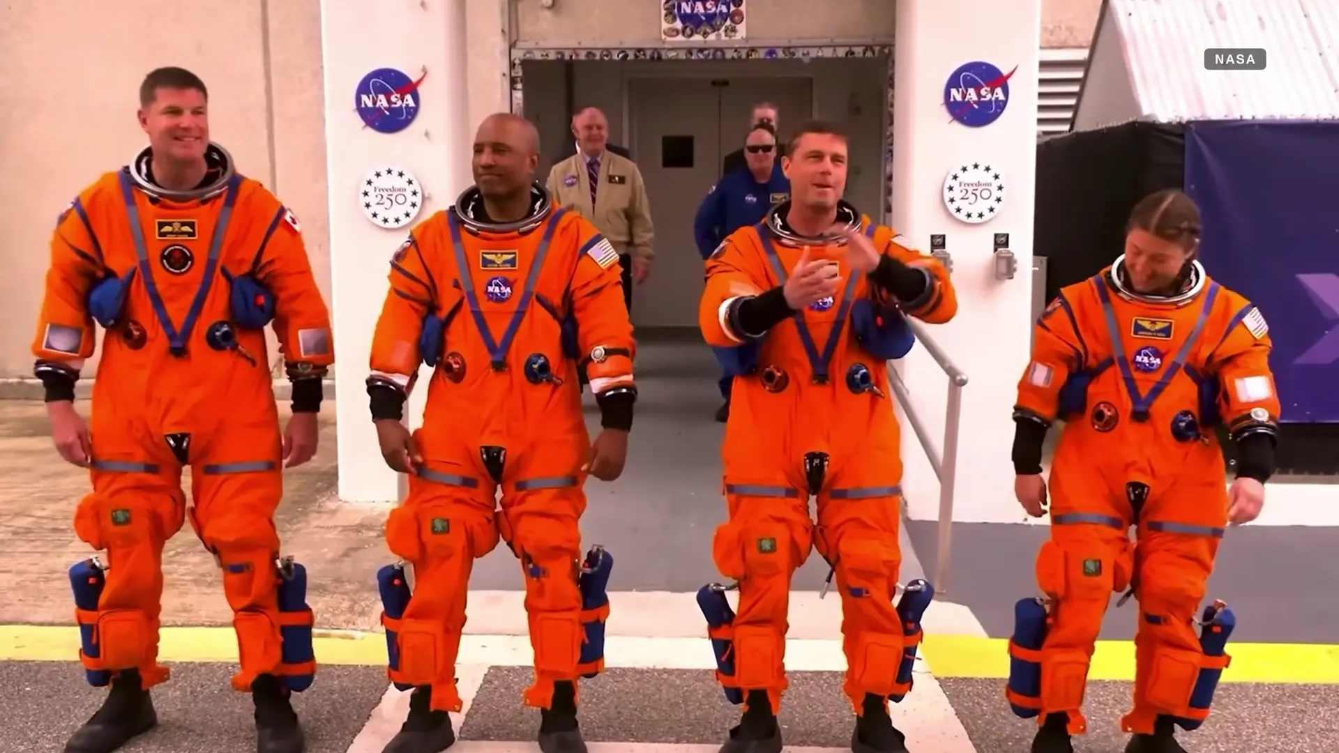 航天图片资料 · Artemis II's Victor Glover Chats With CNET