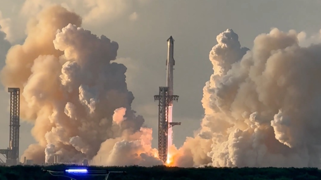 航天图片资料 · 里程碑时刻！发动机故障也难挡，SpaceX“星舰”第14飞终入轨