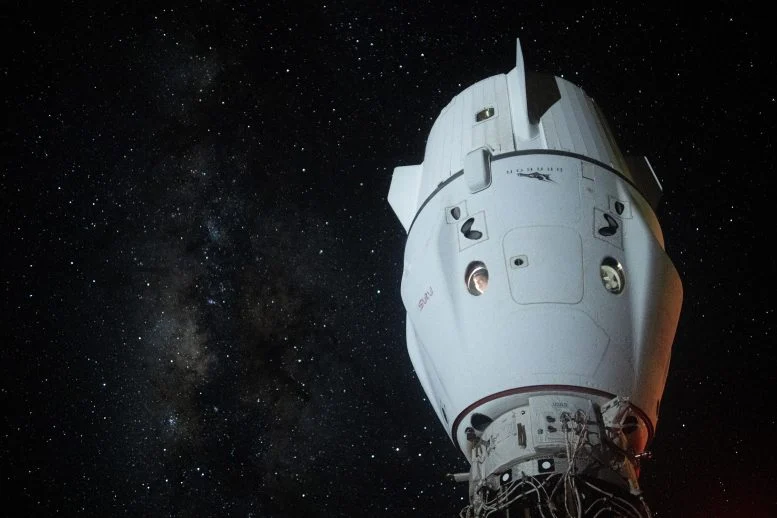 航天图片资料 · SpaceX Dragon Endeavour Milky Way