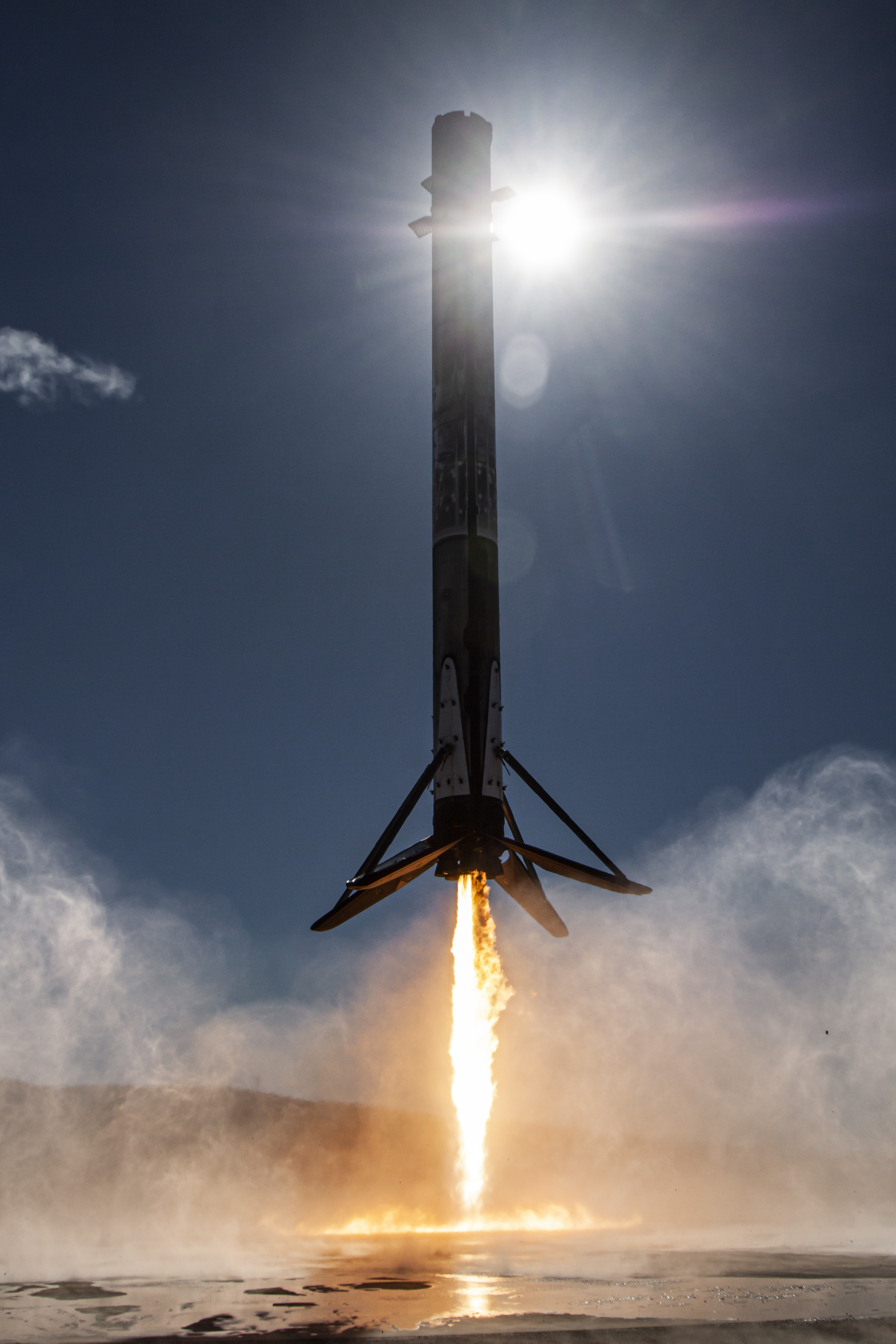 航天图片资料 · B1071 landing on LZ-4 during NROL-87 launch