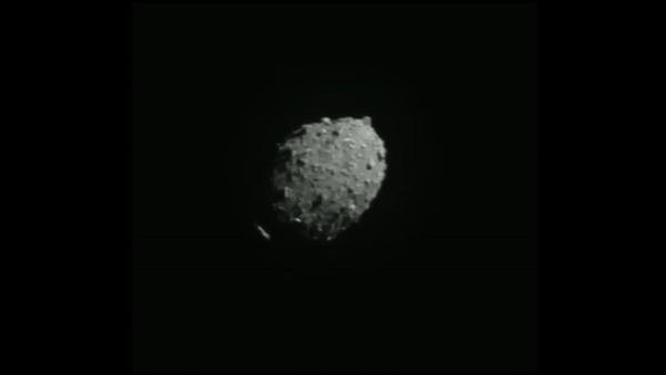 航天图片资料 · a lumpy grey space rock increases in size on a black background