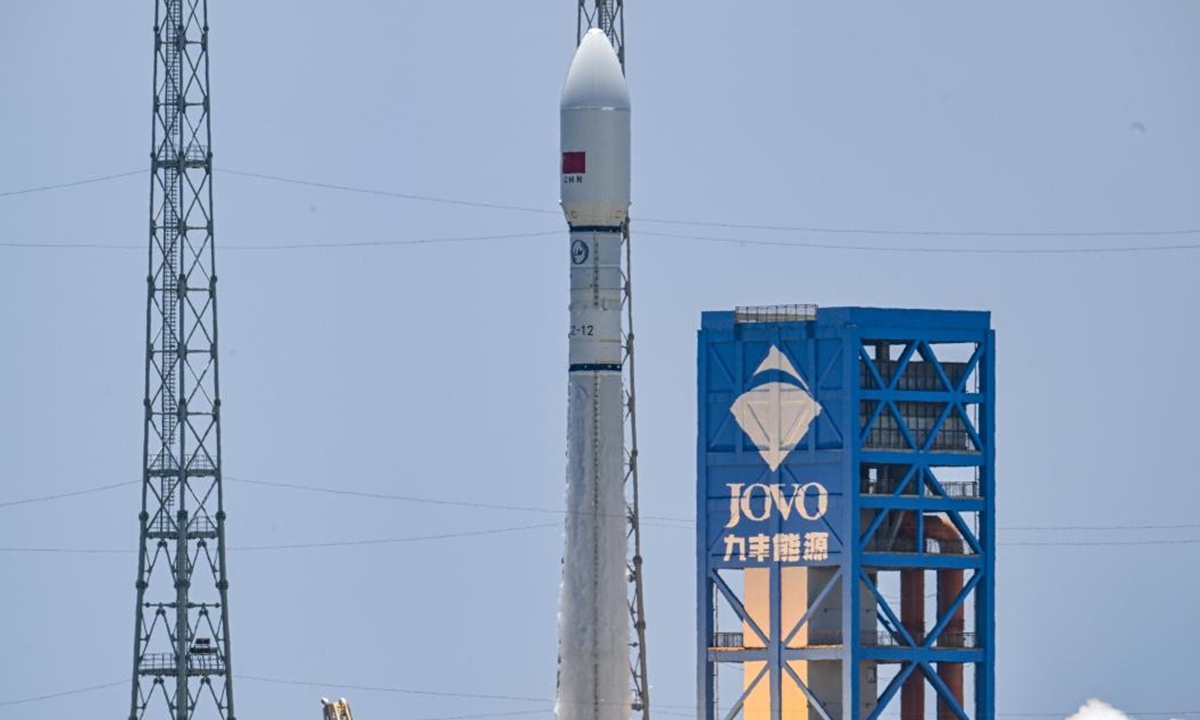 航天图片资料 · The 24th group of the low-orbit internet satellites aboard a Long March-12 carrier rocket is launched at 12:10 pm on August 16, 2026 from a commercial spacecraft launch site in the southern island province of Hainan. Photo: VCG