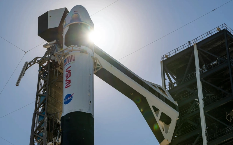 航天图片资料 · SpaceX Crew-13 rocket arrives at launch pad in Florida