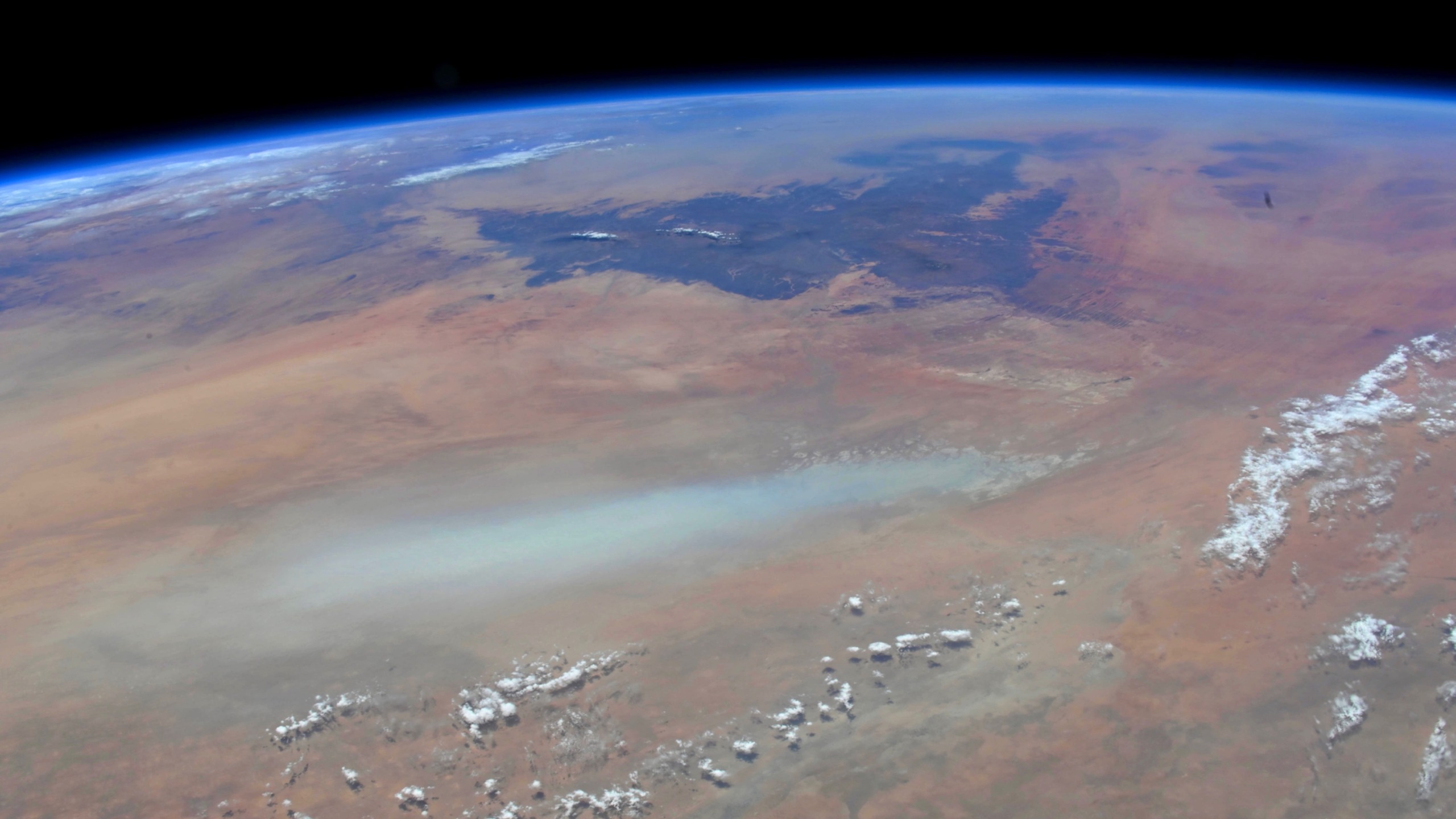 航天图片资料 · view of a desert landscape on earth seen from space