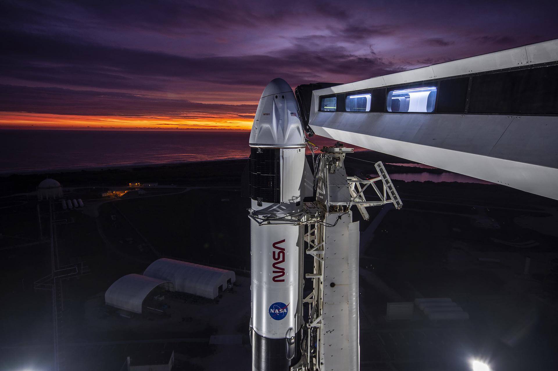 来源关联配图；署名：SpaceX