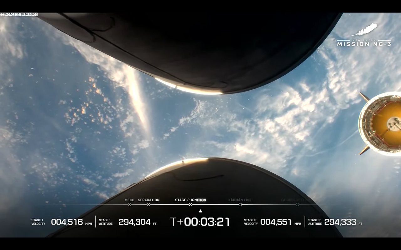 航天图片资料 · The first stage of Blue Origin's New Glenn rocket (right) is seen separating from its upper stage after a successful launch of NG-3 on April 19, 2026.
