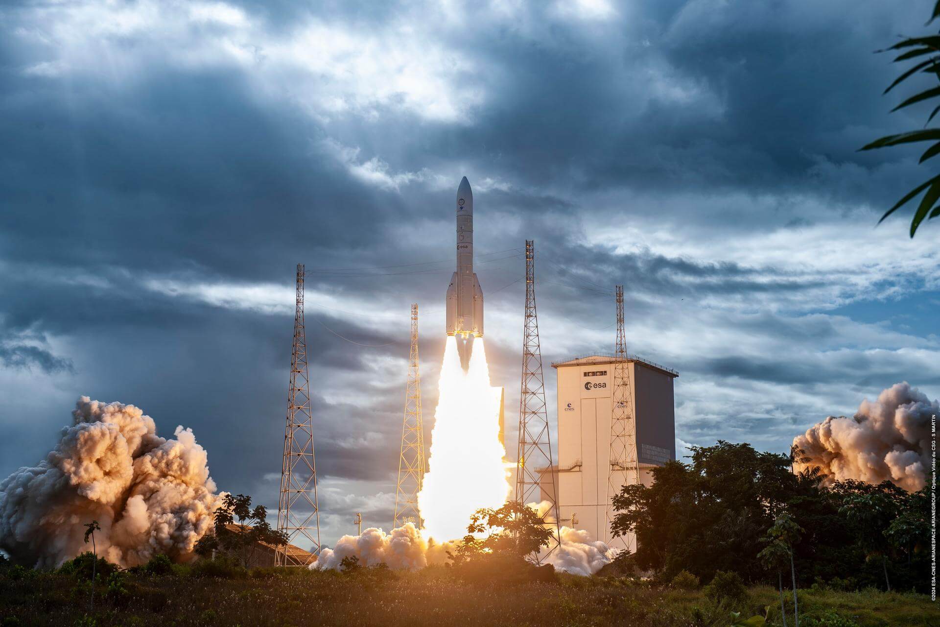 航天图片资料 · Ariane 62 liftoff (Maiden Flight)