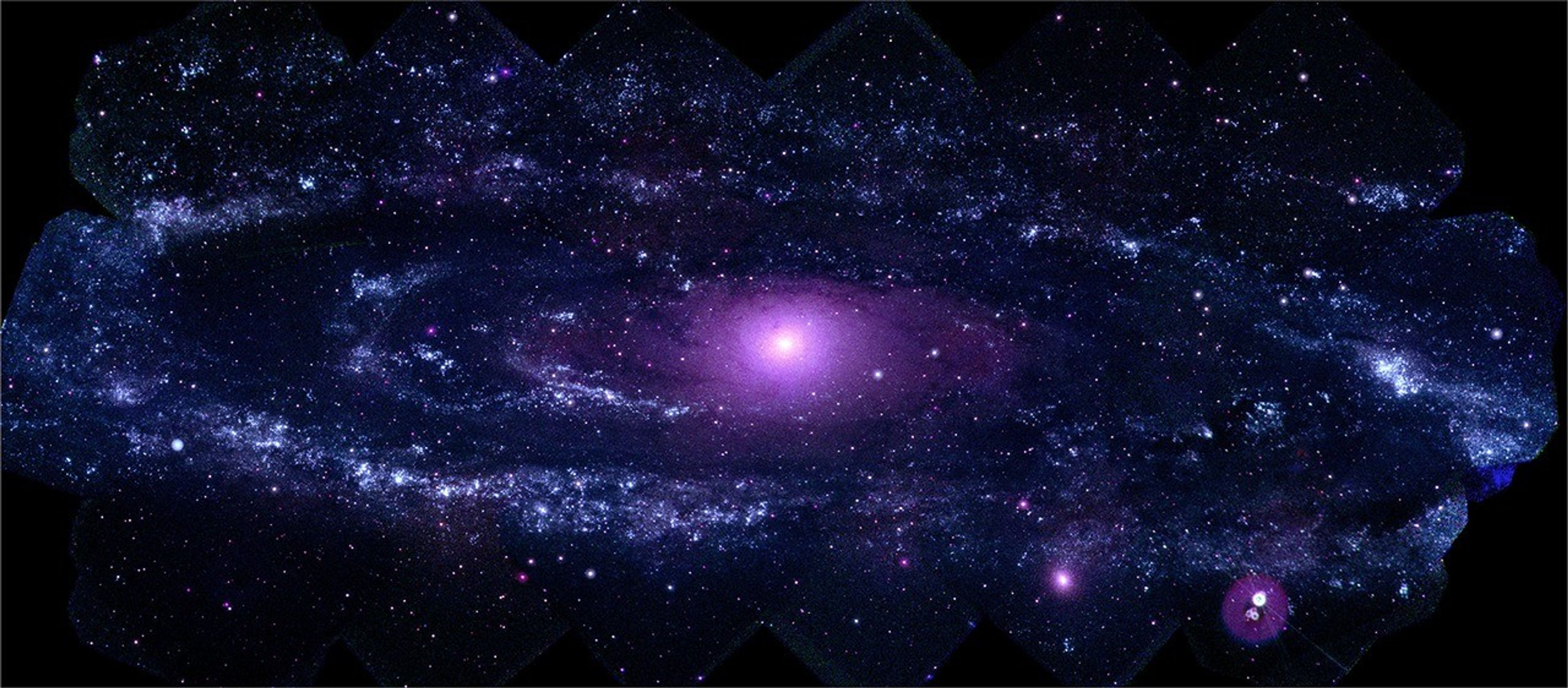 航天图片资料 · Mosaic of Swift ultraviolet images of the Andromeda galaxy