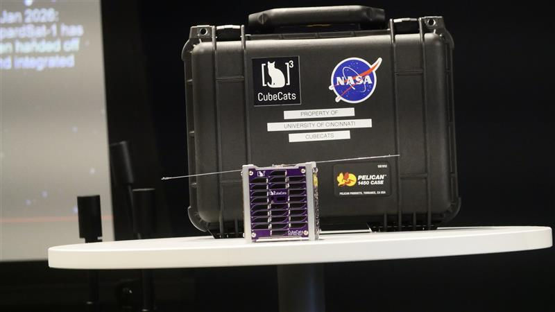 航天图片资料 · The LEOPARDSat-1, no larger than a tissue box, will soon depart for the stars.