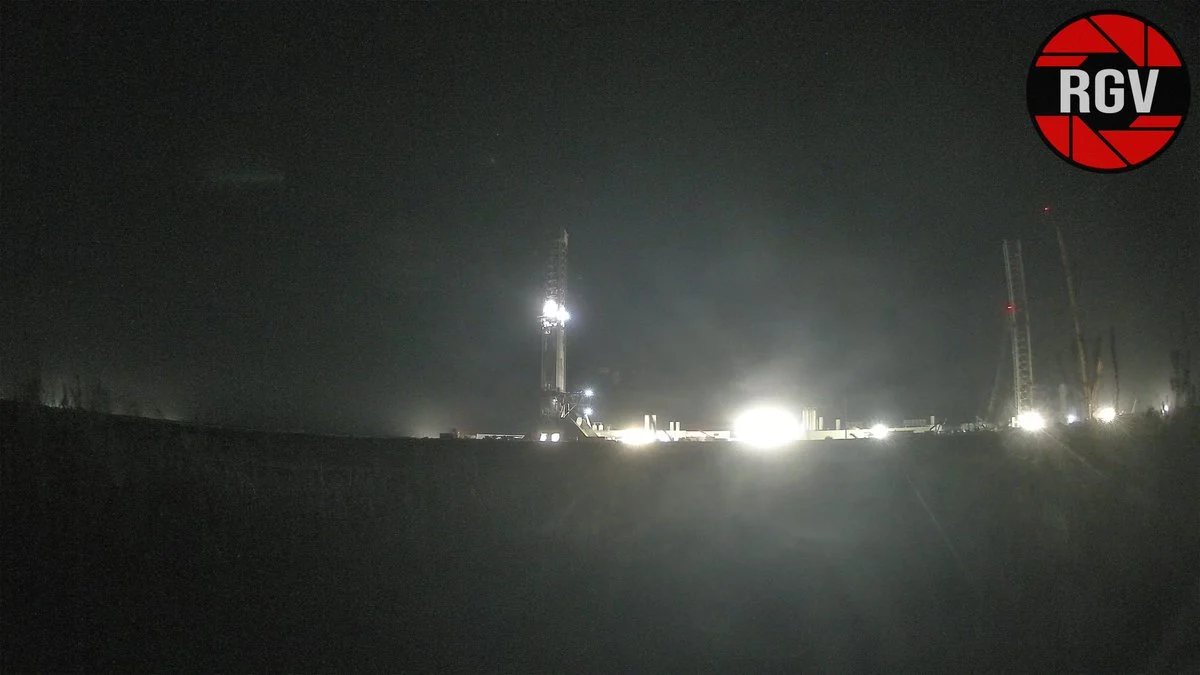 航天图片资料 · Starbase launch site with Ship 41 and Booster 21 visible, photographed by RGV Aerial Photography