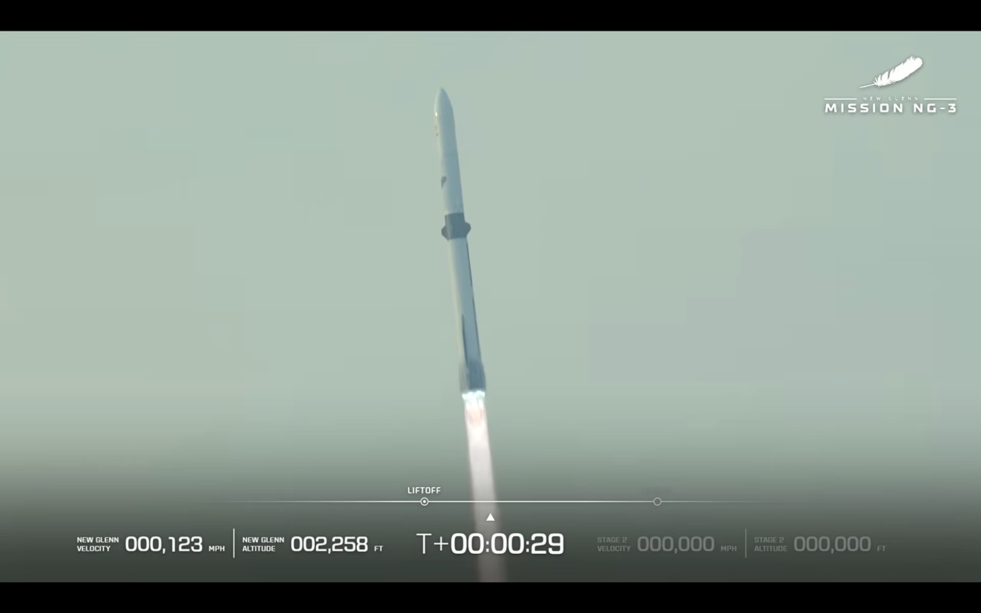 航天图片资料 · Blue Origin's NG-3 New Glenn rocket soars into the Florida sky after a liftoff on April 19, 2026.