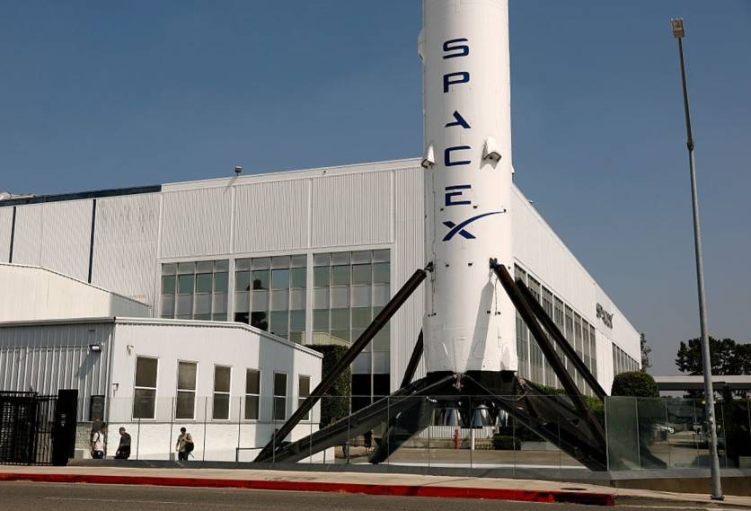 航天图片资料 · SpaceX's Oldest Falcon 9 Booster Completes 35th Flight; Orbital Starship Debut Approaches
