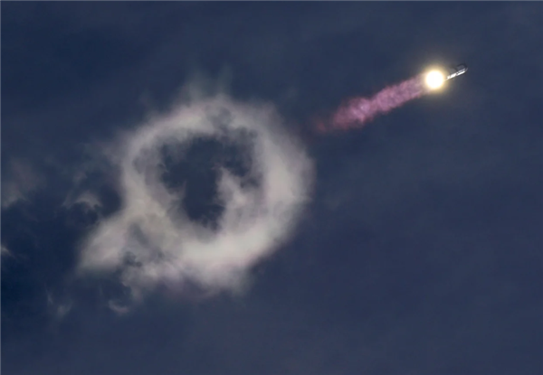 航天图片资料 · 引擎罢工也挡不住 SpaceX“星舰”首次成功进入地球轨道