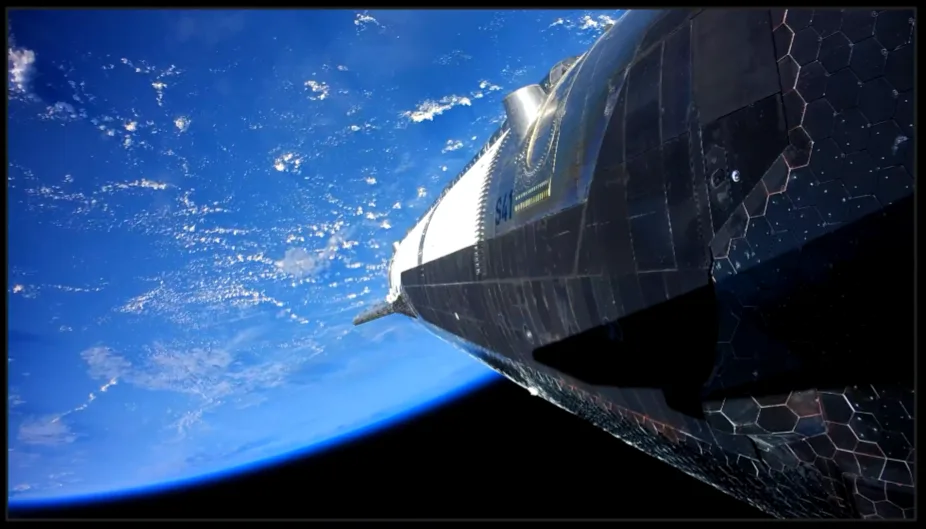 航天图片资料 · Starship upper stage flies above Earth