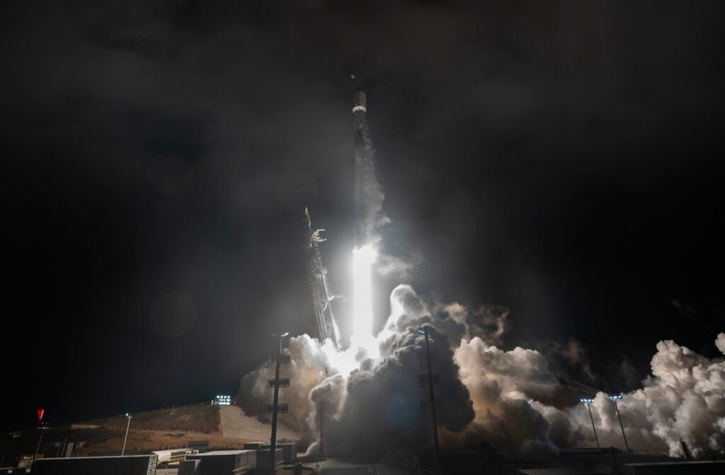 航天图片资料 · SpaceX Falcon 9 Starlink Vandenberg launch | TeslaNorth.com SpaceX Falcon 9 launching Starlink satellites from California