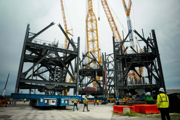 航天图片资料 · Refurbished modules for Blue Origin's vehicle access tower arrive at Cape Canaveral Space Force Station's Launch Complex 36 in early September amid efforts to rebuild the launch site after a May 28 explosion. (Courtesy/Blue Origin)