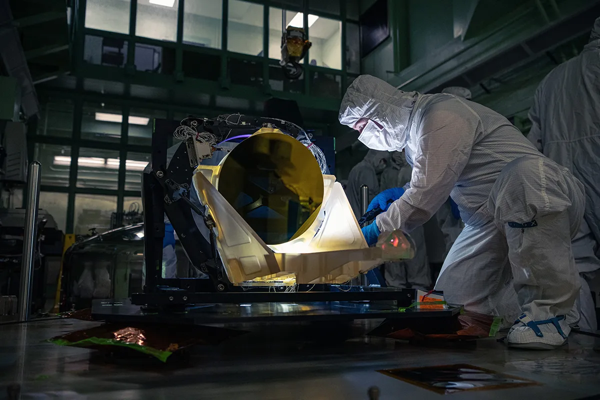 航天图片资料 · A technician inspects a prototype LISA telescope.