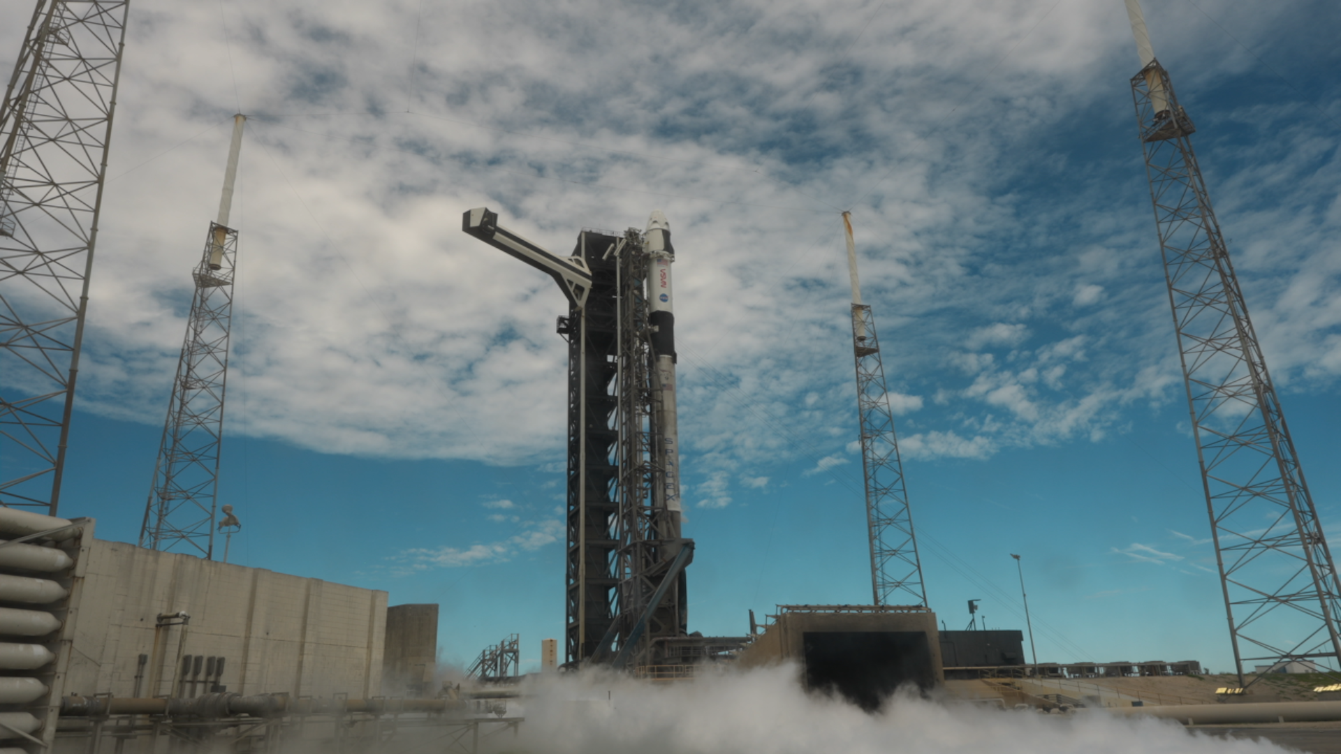 航天图片资料 · A SpaceX Falcon 9 rocket with a Dragon spacecraft atop carrying NASA astronauts Jessica Watkins and Luke Delaney, CSA (Canadian Space Agency) astronaut Joshua Kutryk, and Roscosmos cosmonaut Sergey Teteryatnikov stands vertical at Space Launch Complex 40 at Cape Canaveral Space Force Station in Florida ahead of launch on Thursday, Oct. 1, 2026.