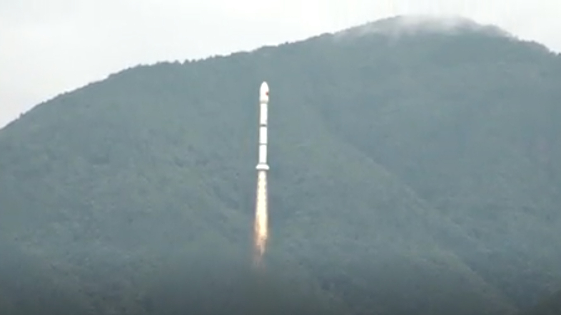 航天图片资料 · A Long March 2C rocket launches three Yaogan-43 spy satellites to orbit from southwestern China on Oct. 22, 2024.