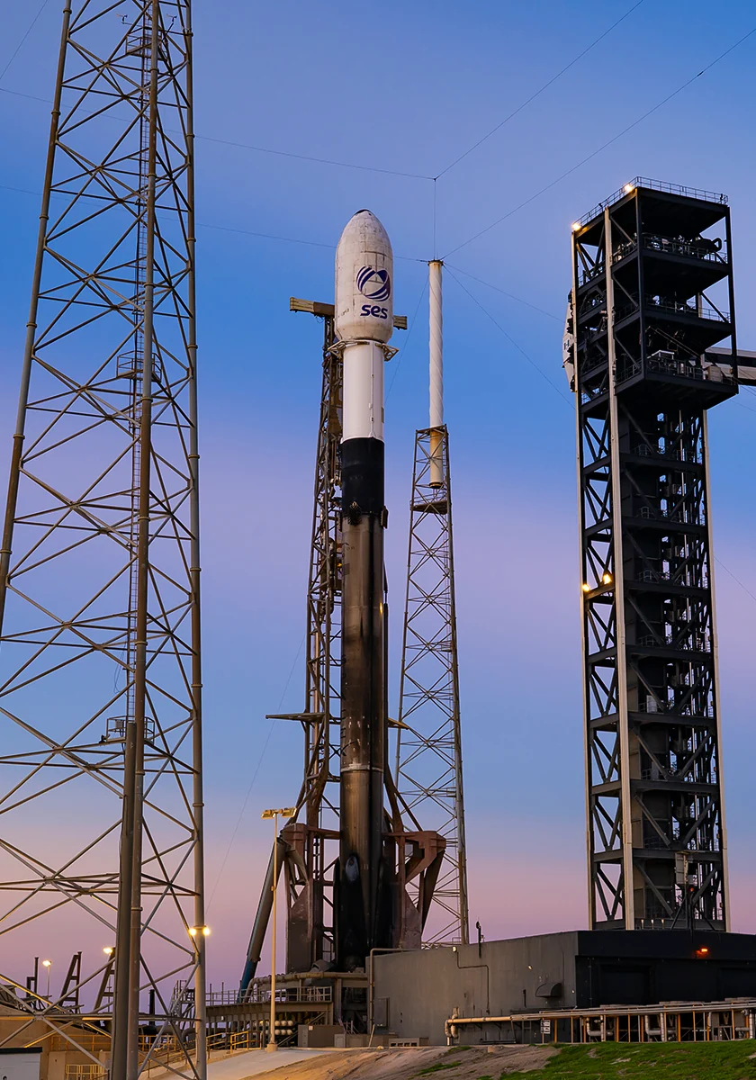 航天图片资料 · Falcon 9 at SLC-40 ahead of SES O3b mPOWER launch, Cape Canaveral