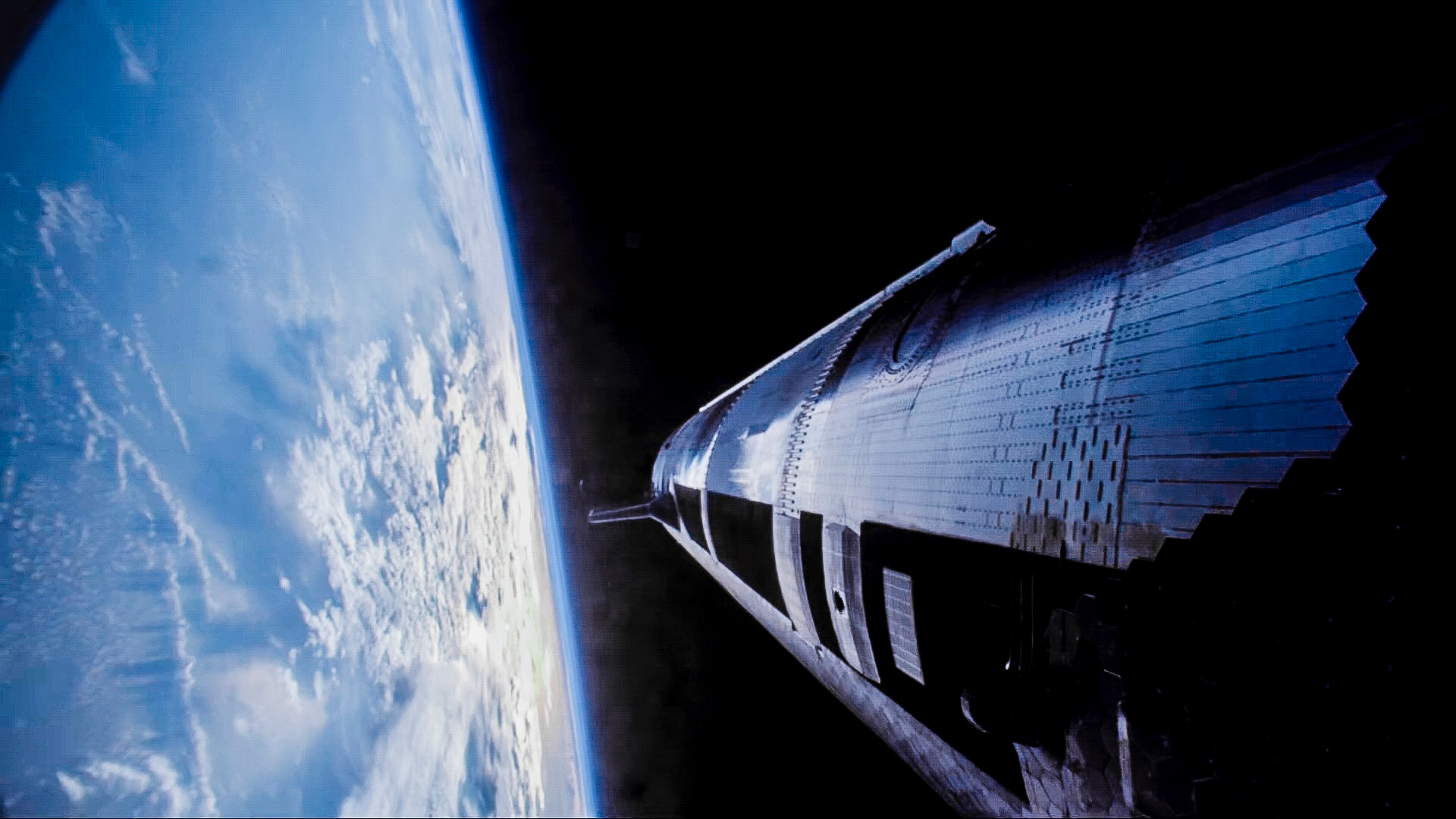 航天图片资料 · SpaceX's Starship megarocket soars above Earth on its ninth test flight, on May 27, 2025.