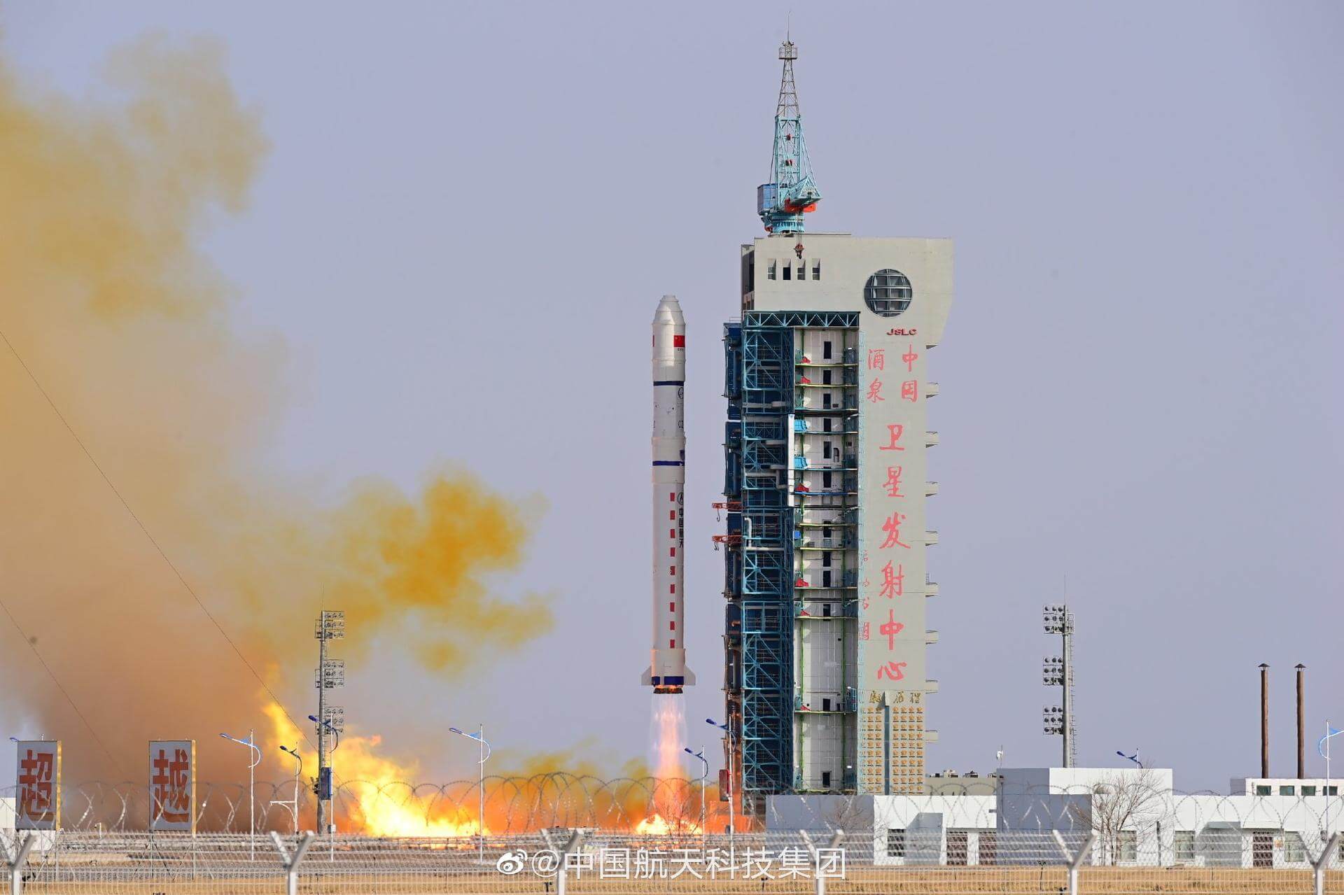 航天图片资料 · Long March 2D liftoff from Launch Area 4 (Yaogan 37 & Shiyan 22A/B)