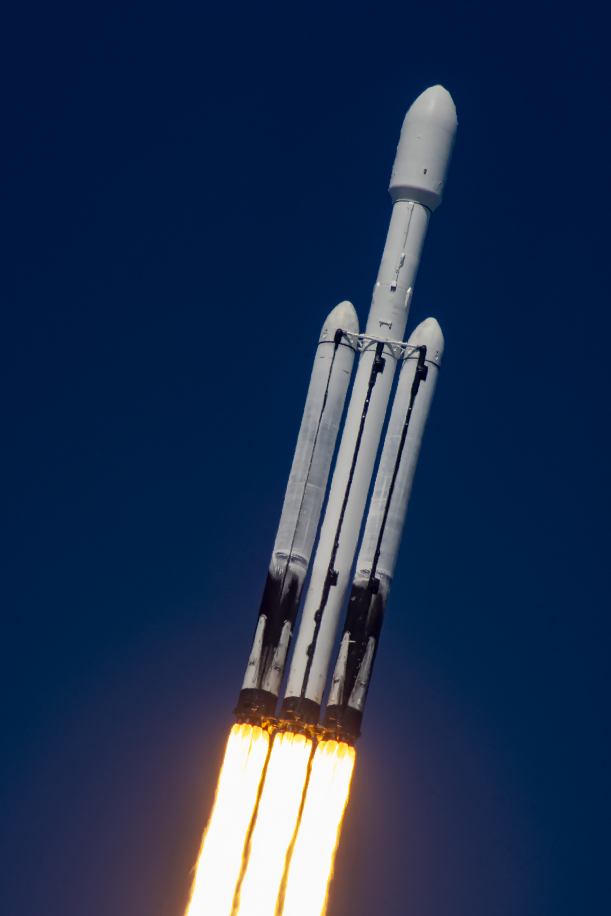 航天图片资料 · Falcon Heavy launch with Europa Clipper (Side View)