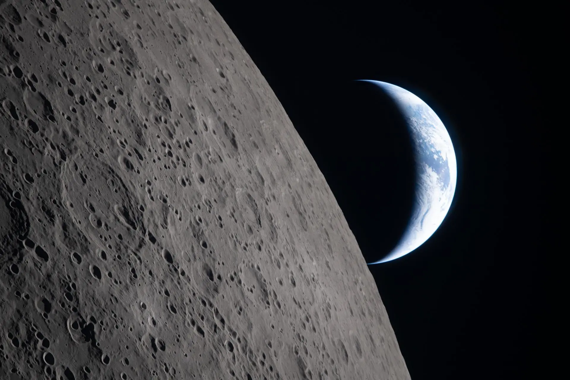 航天图片资料 · As the Artemis II crew members came close to passing behind the Moon and experiencing a planned loss of signal, they captured this image of a crescent Earth setting on the Moon’s limb on April 6, 2026. The edge of the visible surface of the Moon is called the “lunar limb."