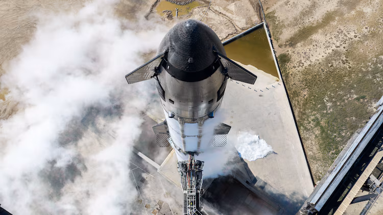航天图片资料 · A top view of SpaceX's Starship at the launch pad. (Photo: SpaceX)