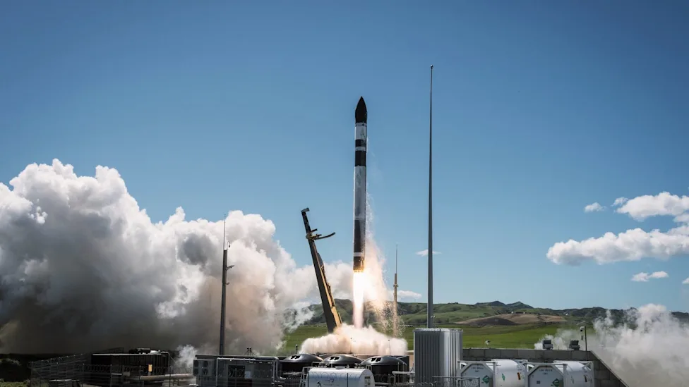 航天图片资料 · 'Owlright, Owlright, Owlright': Rocket Lab launches private Japanese radar satellite to orbit (video)