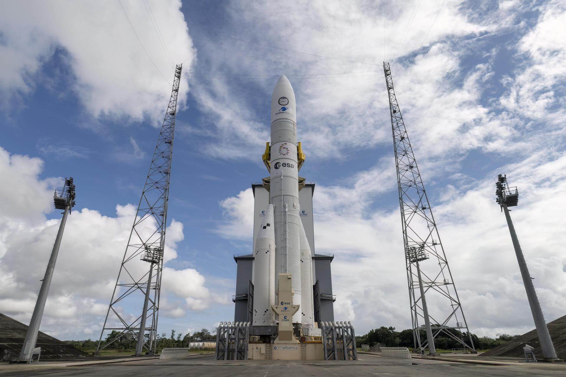 航天图片资料 · Ariane 62 on ELA-4 (Maiden Flight)