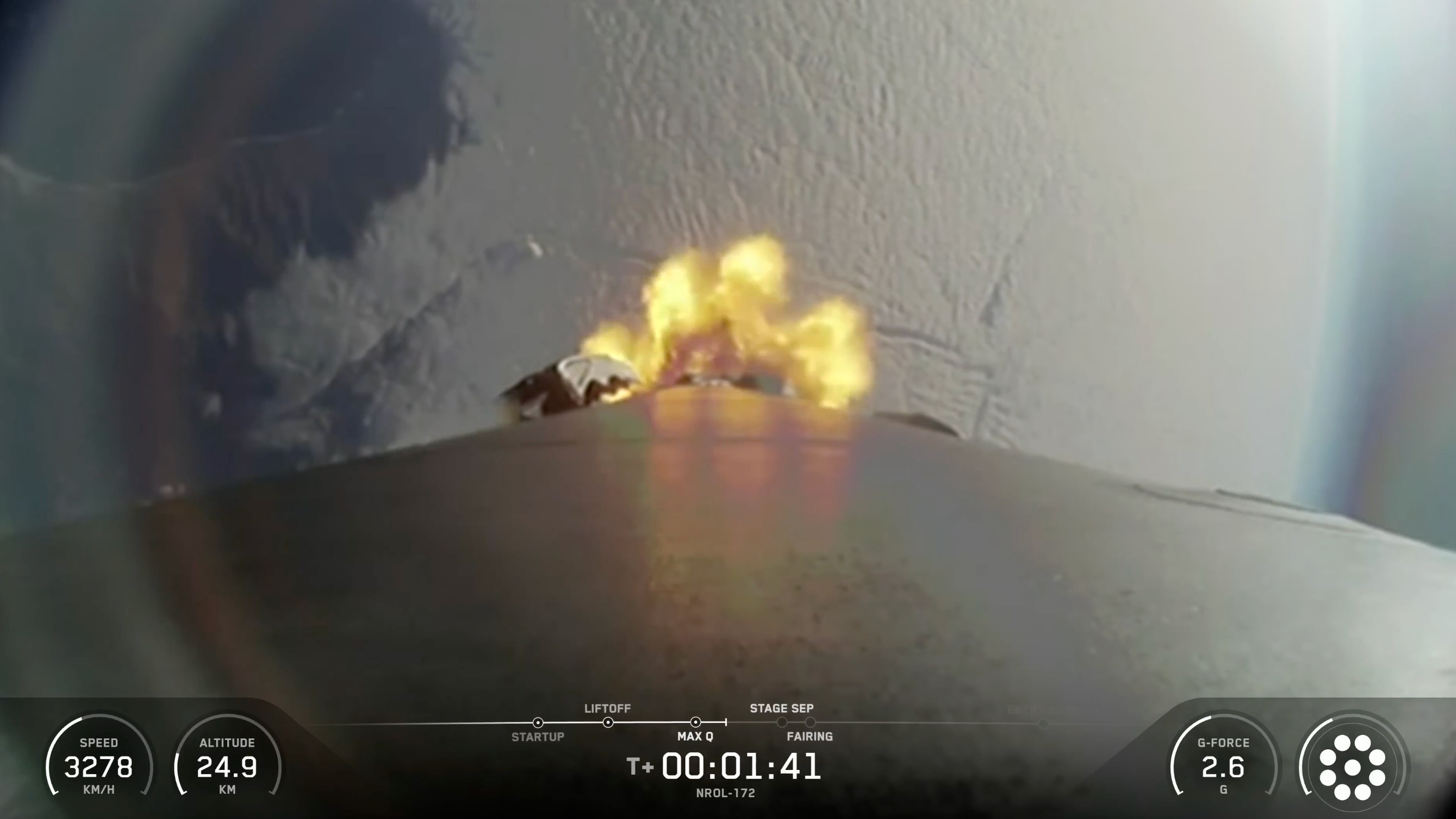 航天图片资料 · A SpaceX Falcon 9 rocket rises into the skies above California's Vandenberg Space Force Base on the NROL-172 mission on May 11, 2026.