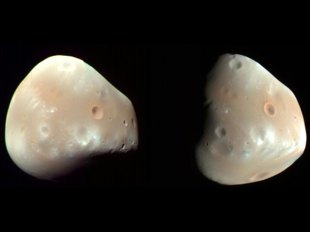 航天图片资料 · Images captured by NASA's Mars Reconnaissance Orbiter reveal that the surface of Deimos is mostly smooth, marred only by recent impact craters.