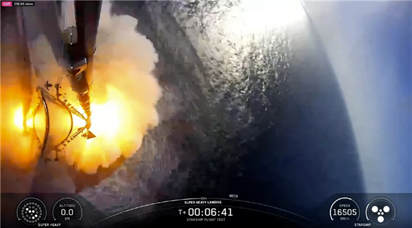 航天图片资料 · SpaceX星舰第13次试飞成功！首次部署V3版星链 超重型助推器受控溅落