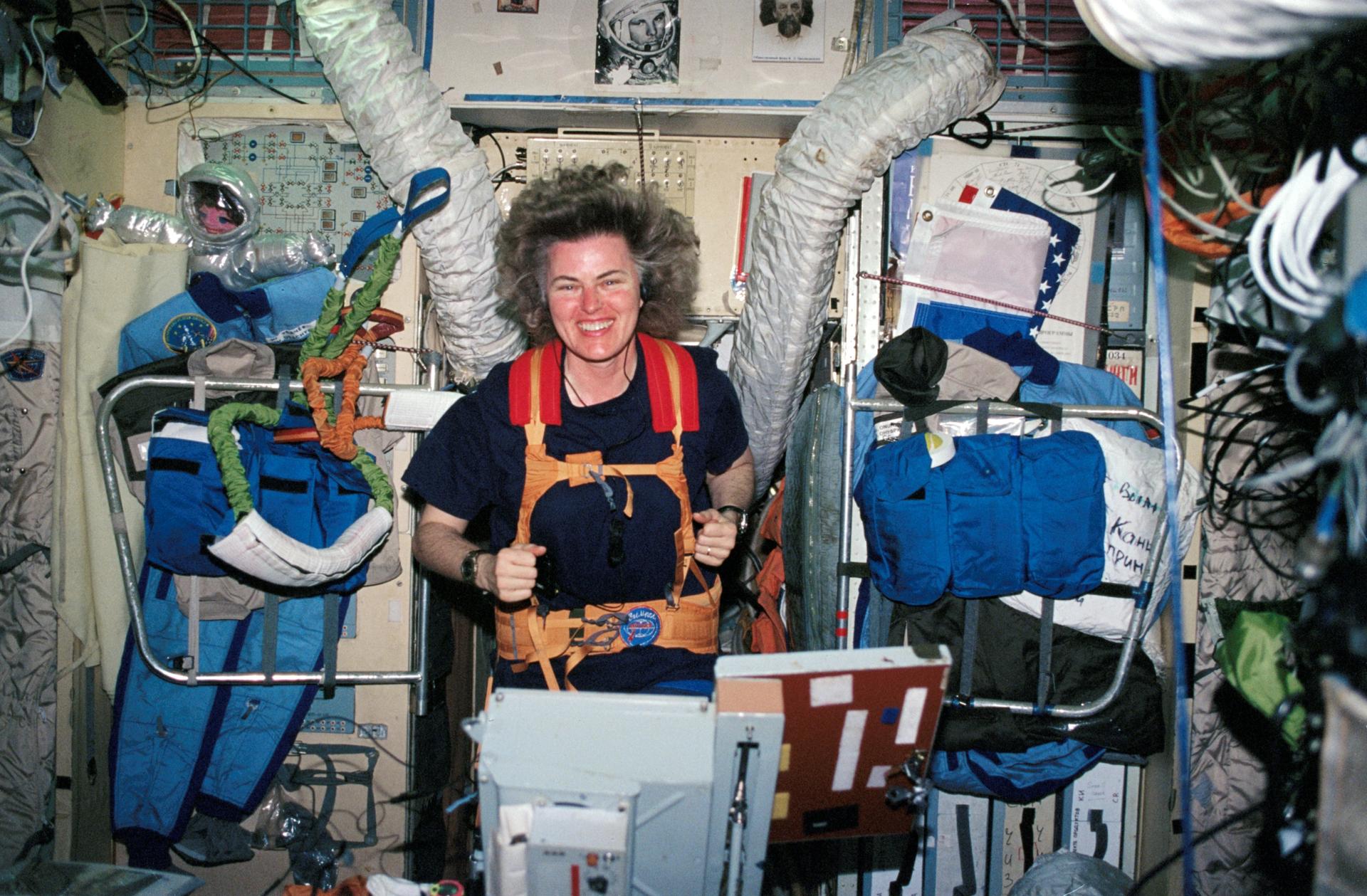 航天图片资料 · Shannon Lucid aboard MIR